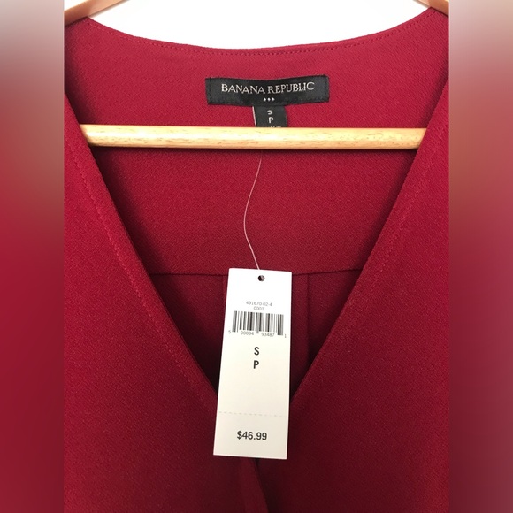 Beautiful Banana Republic Red V-Neck Top New with Tags! - Picture 5 of 7